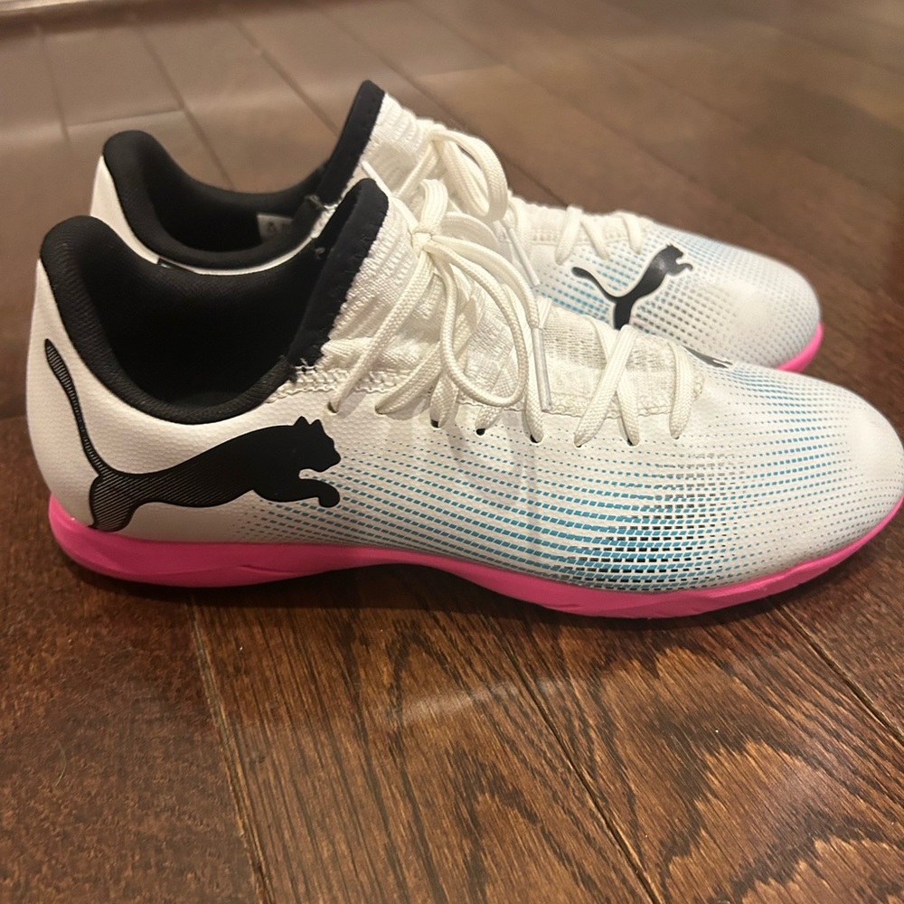 Puma Women’s/Girl’s Indoor Soccer Sneakers